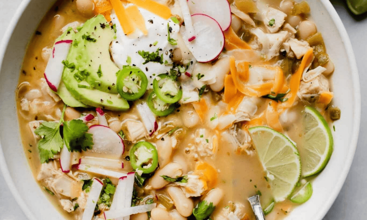 Easy One-Pot White Chicken Chili: Creamy & Flavorful Dinner